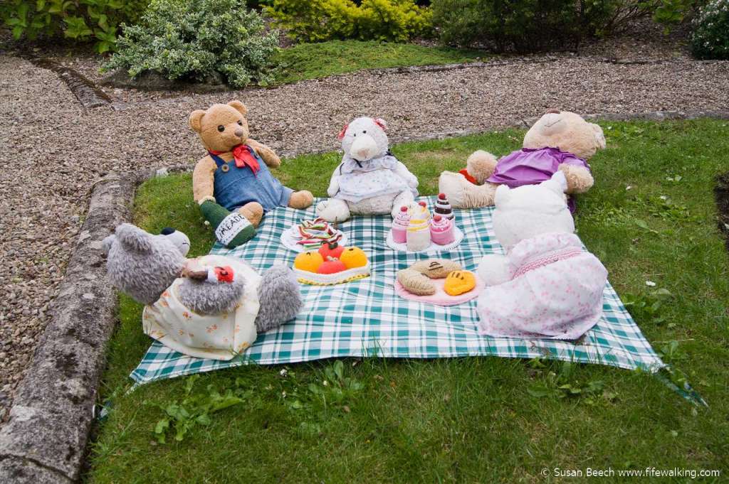 Kinnesswood, Teddy Bears' picnic